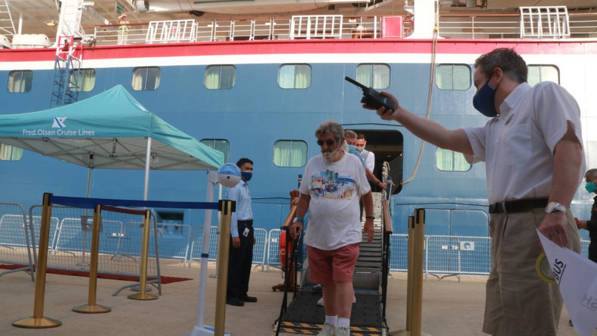 Llega al Puerto de Tarragona el primer crucero turístico después de un año y medio de inactividad