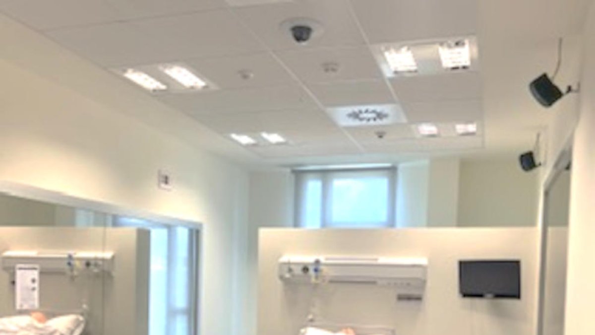 El Campus Tierras del Ebro de la URV incorpora un aula de simulación clínica para estudiantes y residentes