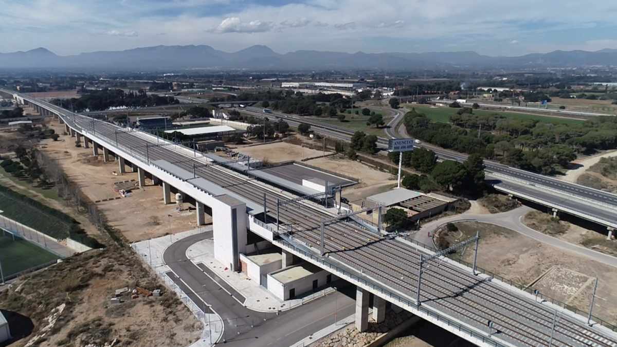 Adapten la seguretat i senyalització del tram entre l'Ametlla de Mar i Camp de Tarragona per canviar l'ample de via