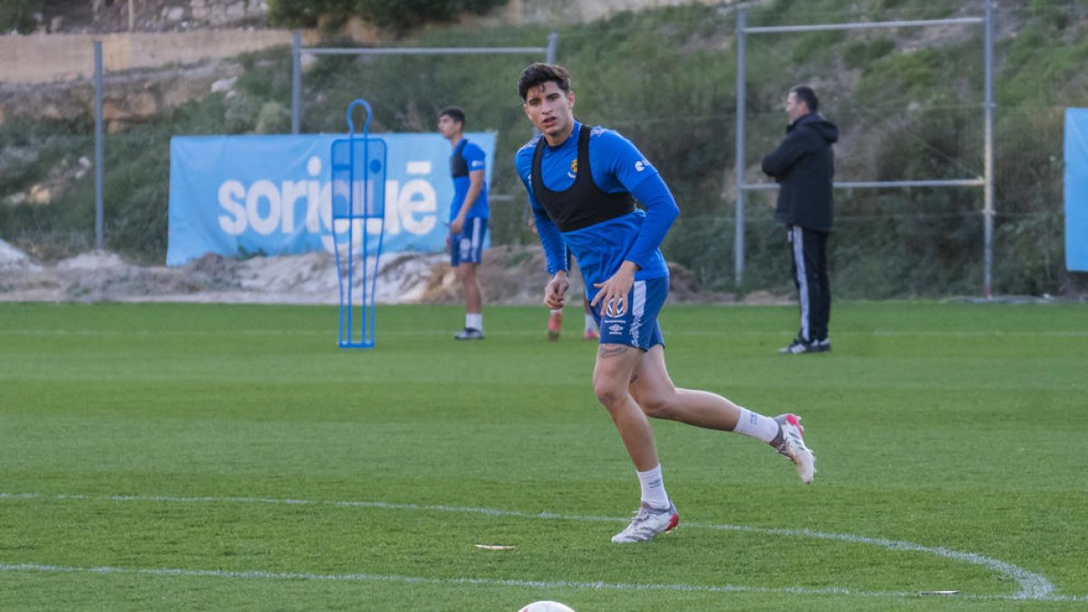 El Nàstic cede a Oscar Sanz al CD Ebro y ya trabaja en las próximes salidas