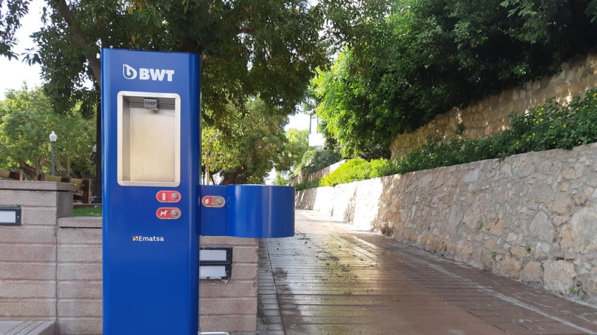 Ematsa instala una fuente refrigerada en el paseo de las Palmeras