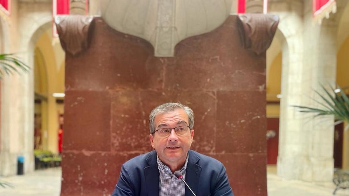 José Luis Martín (PP):«Ricomà ha privatitzat Santa Tecla i ha convertit Tarragona en una exhibició de macrobotellots»