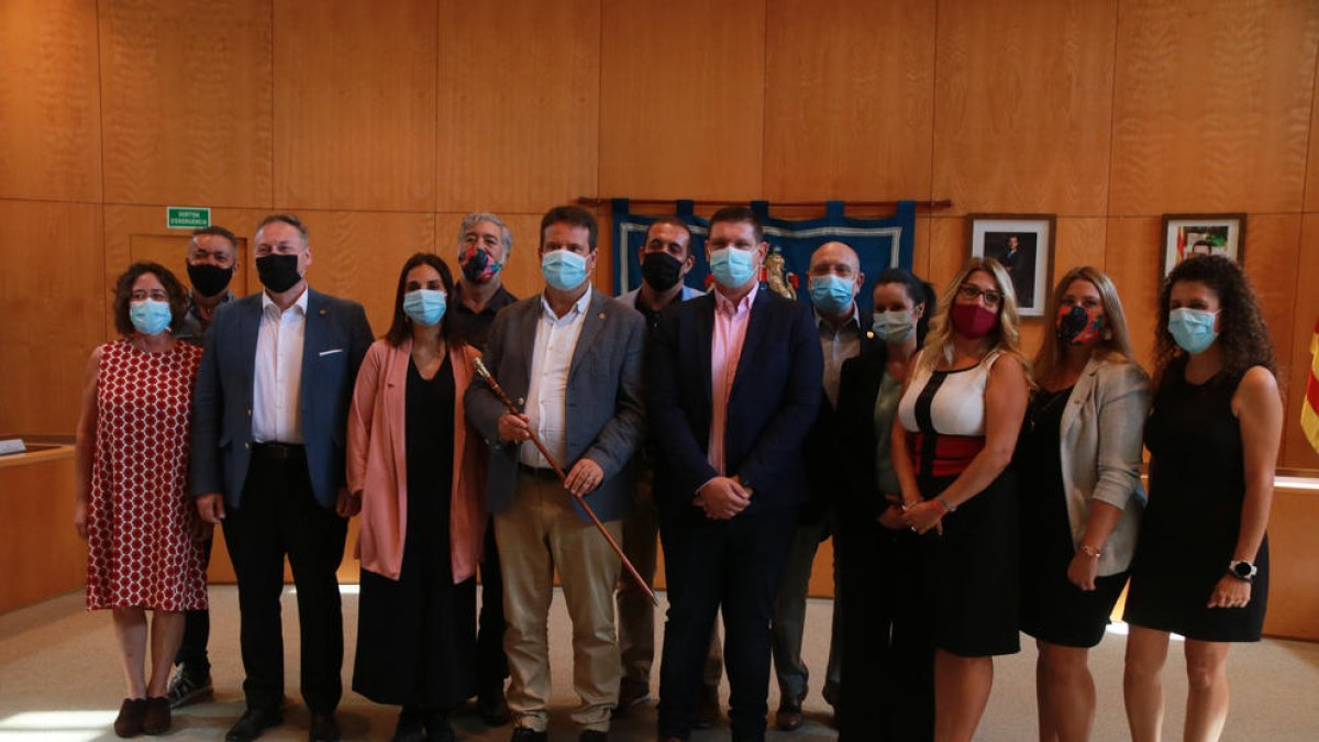 El nou govern de Cambrils reparteix regidories entre els tretze signants de la moció de censura