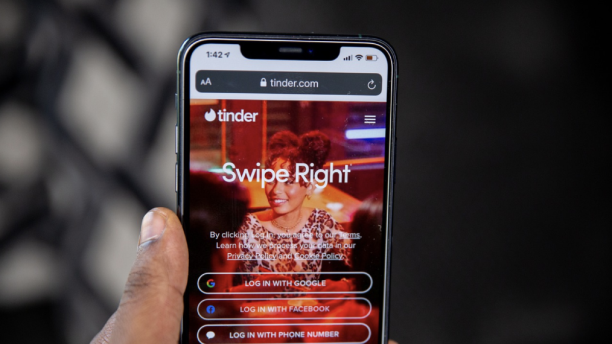 Salud recurre a Tinder para ampliar la vacunación