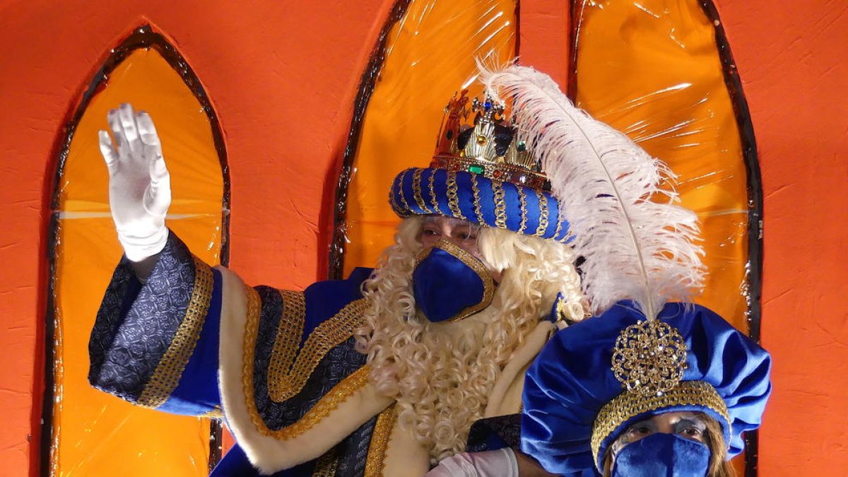 Els Reis omplen de màgia els carrers de Salou