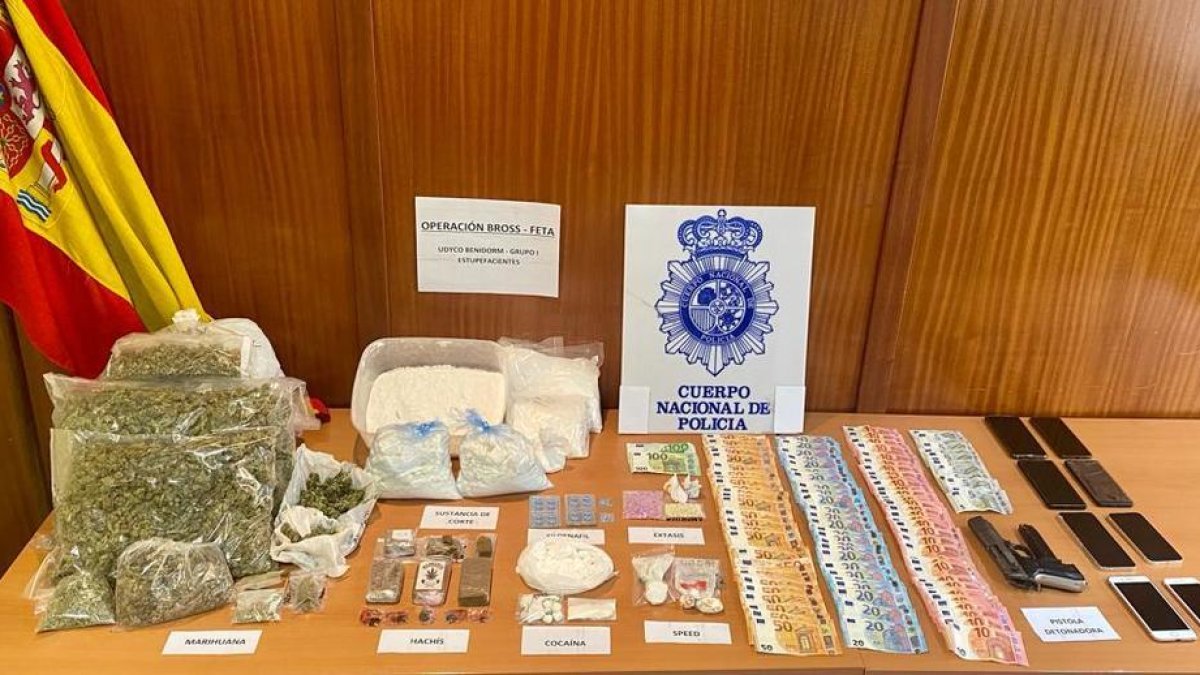 Detingudes a Benidorm 10 persones amb 2 quilos de cocaïna i 26 de marihuana
