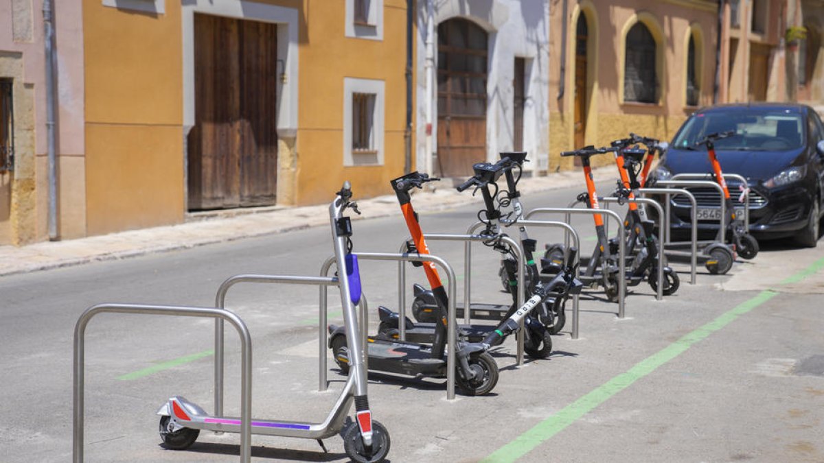 La obligatoriedad del casco en Tarragona mantiene a la expectiva a las empresas de patinetes
