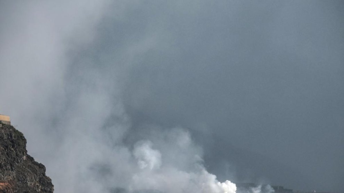 La lava del volcán cubre 338 hectáreas, incluido el terreno ganado al mar