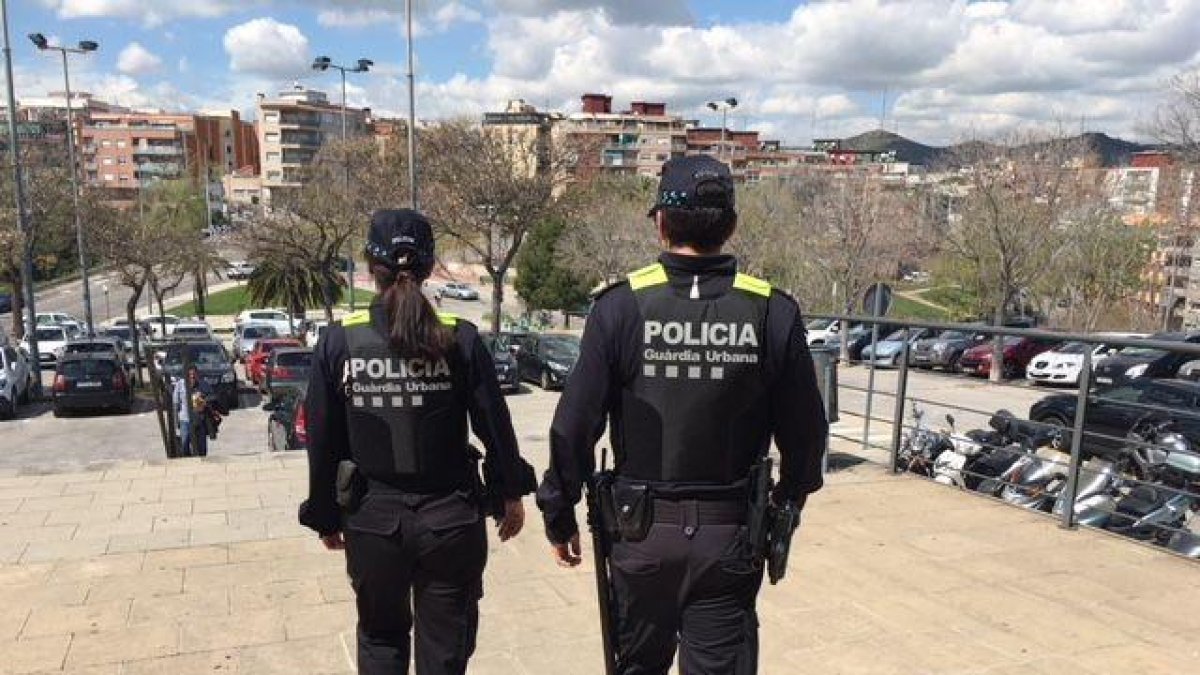 Detienen a siete hombres en Badalona por una presunta agresión sexual a una mujer en un piso