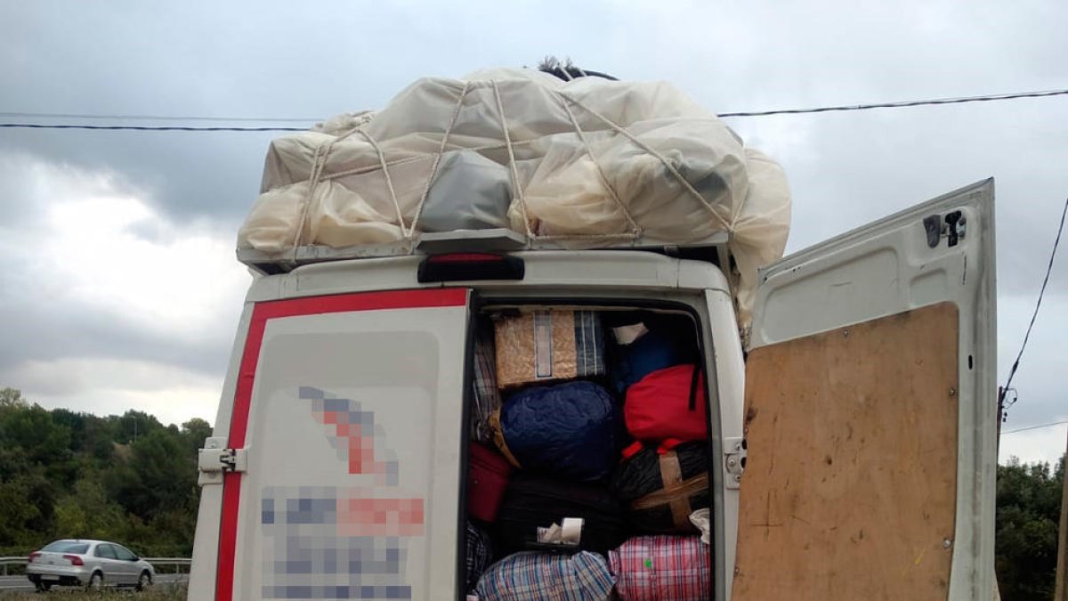 Denunciado en Salou por llevar el doble de la carga permitida en su furgoneta