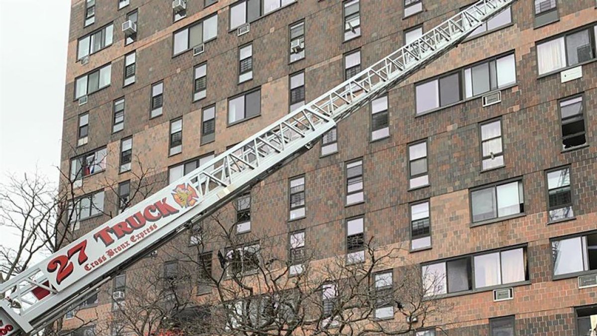 Al menos 19 muertos en un incendio en Nueva York, según medios locales