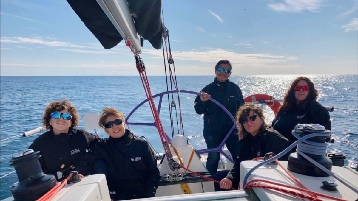 A coger viento', mujeres a toda vela