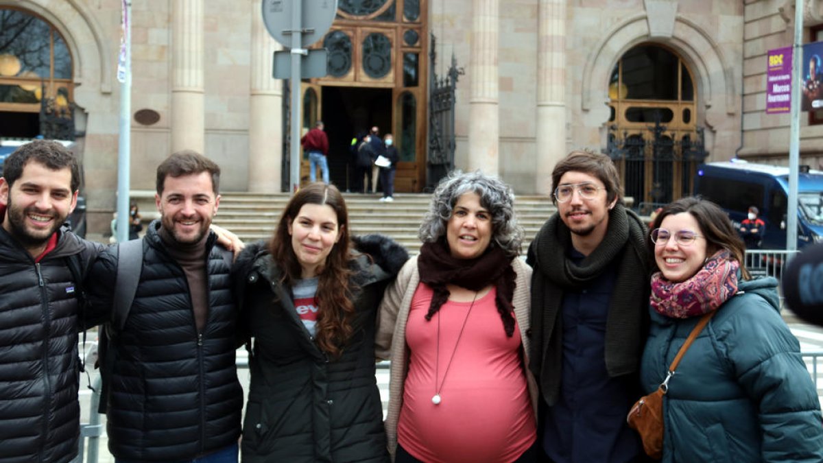 Piden casi tres años de prisión para amenazar y vejar a una mujer lesionada por la Policía Nacional el 1-O
