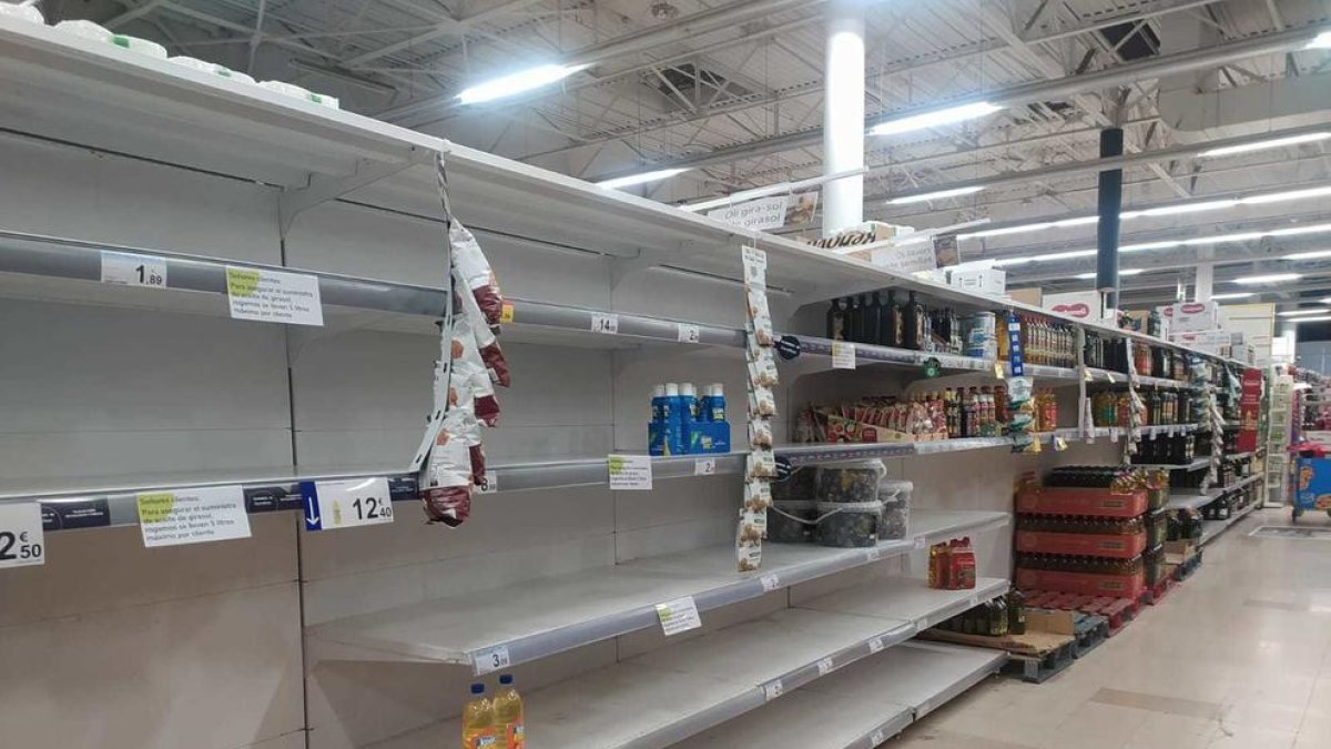 La escasez de aceite de girasol empieza a notarse en los supermercados de Tarragona