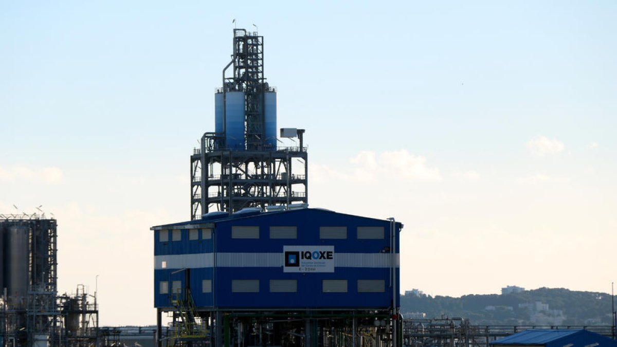 Vecinos y sindicatos reprochan la falta de mejoras de seguridad dos años después del accidente de IQOXE