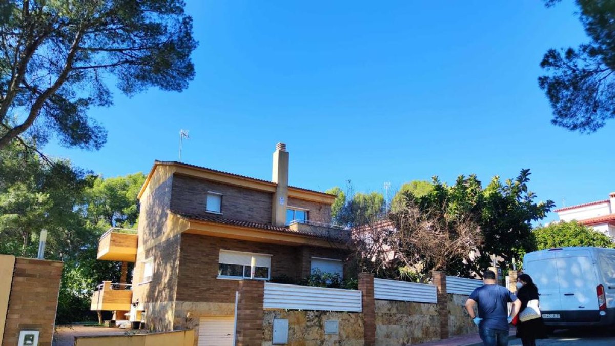 Encuentran una plantación de marihuana en un chalet de Boscos