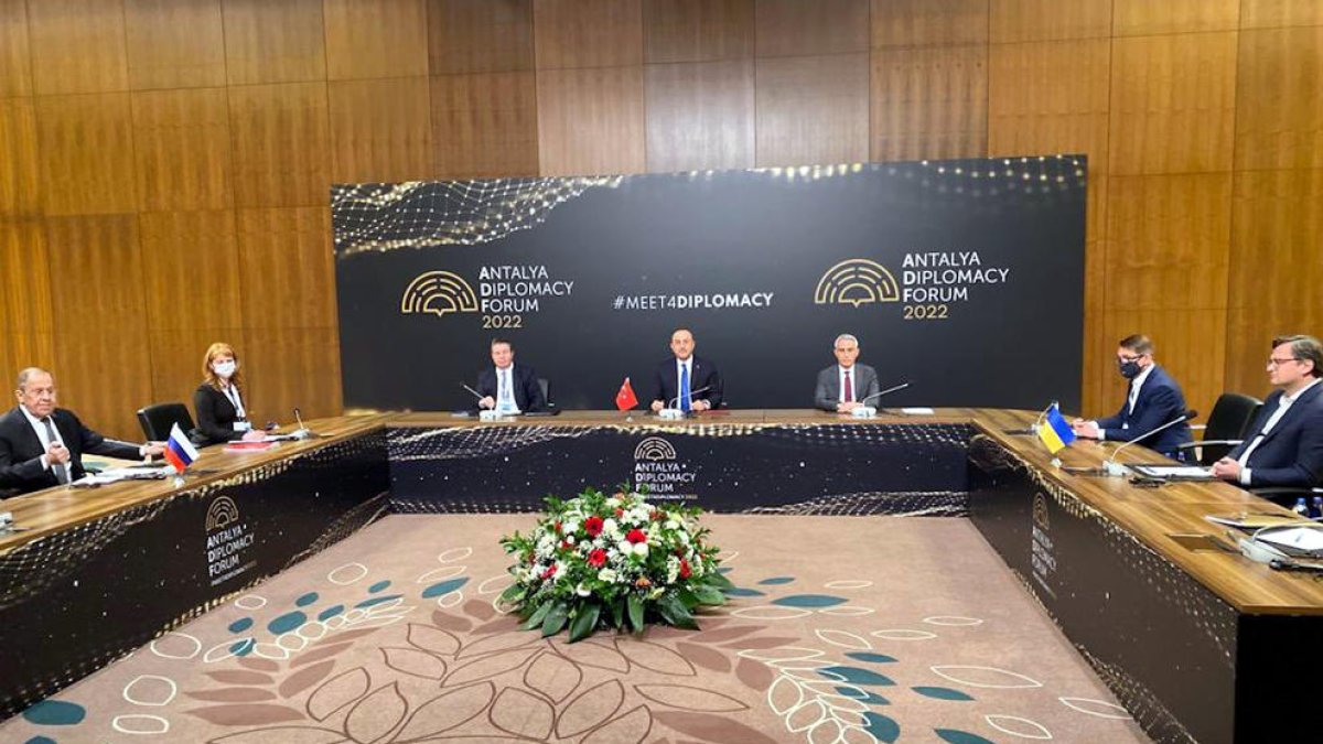 Primera negociación de alto nivel entre Ucrania y Rusia