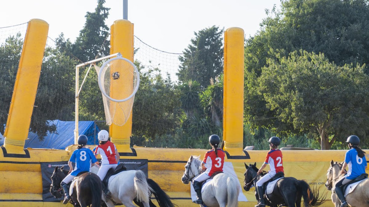 El torneig de 'Horseball' obre la Fira de Sant Jaume d'enguany