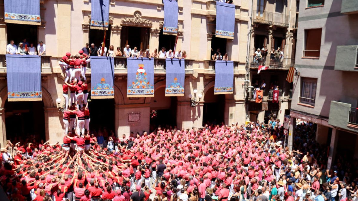Vella y Joves estrenan castells de 9 durante la diada de Sant Joan en Valls