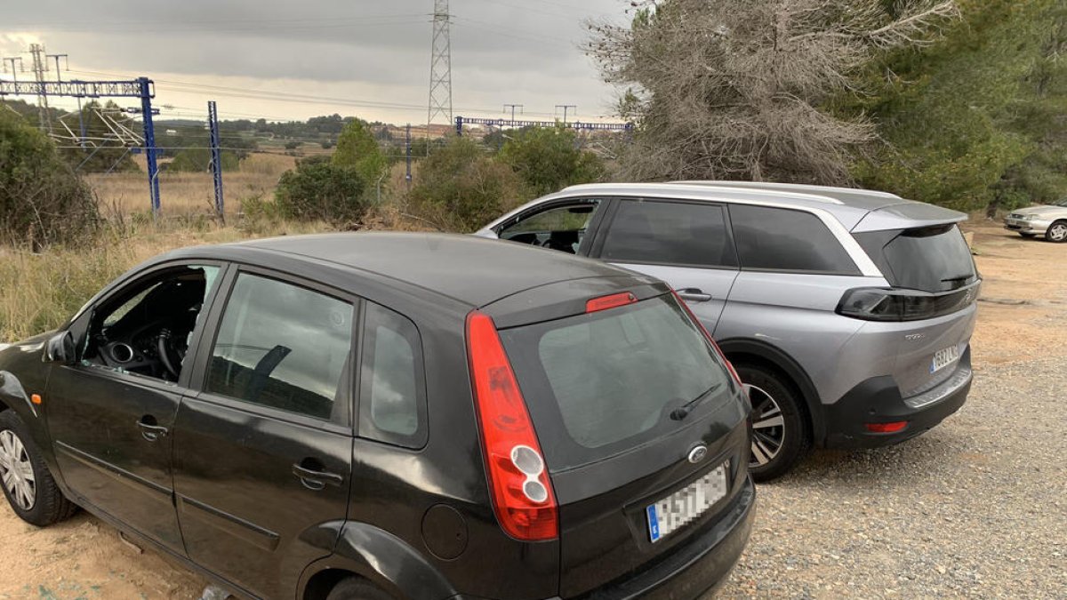 Roban en varios vehículos estacionados en el exterior de la estación del Camp de Tarragona