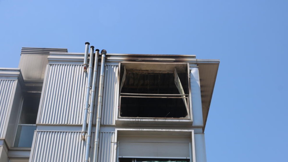 Torrelló: Mor una dona de 68 anys en l'incendi d'un pis de lloguer social