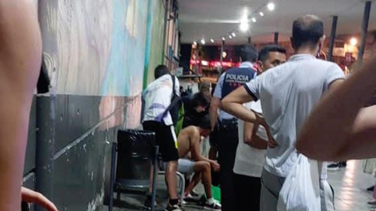 Apuñalan a un joven en la estación de autobuses y el autor se escapa del lugar