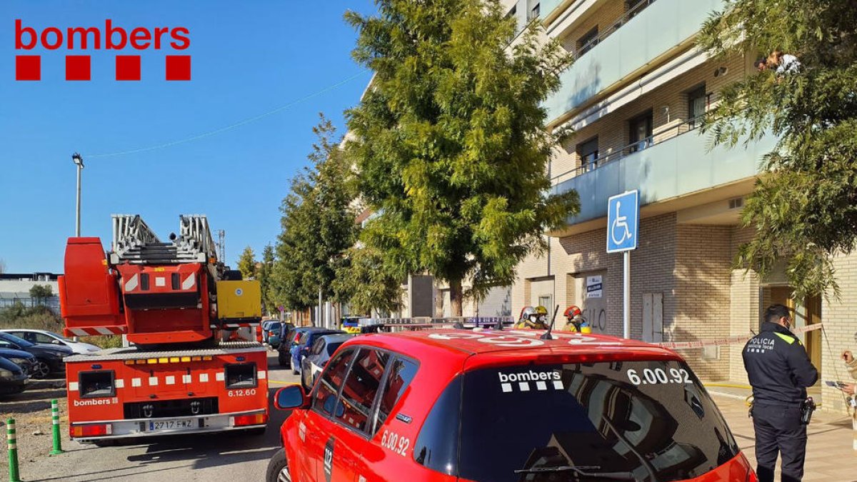 Una mujer de 87 años resulta herida crítica en un incendio en una vivienda en Terrassa
