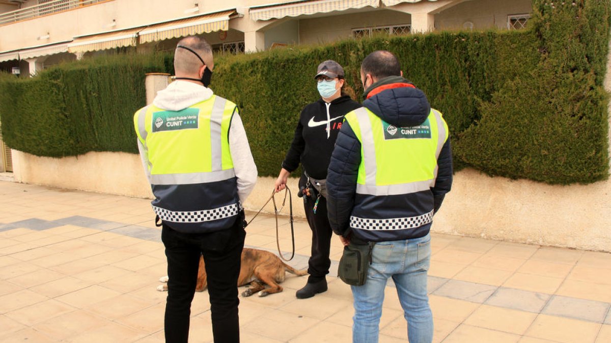 Cunit sanciona a una treintena de vecinos a través de la nueva Policía Verde, creada para controlar el incivismo