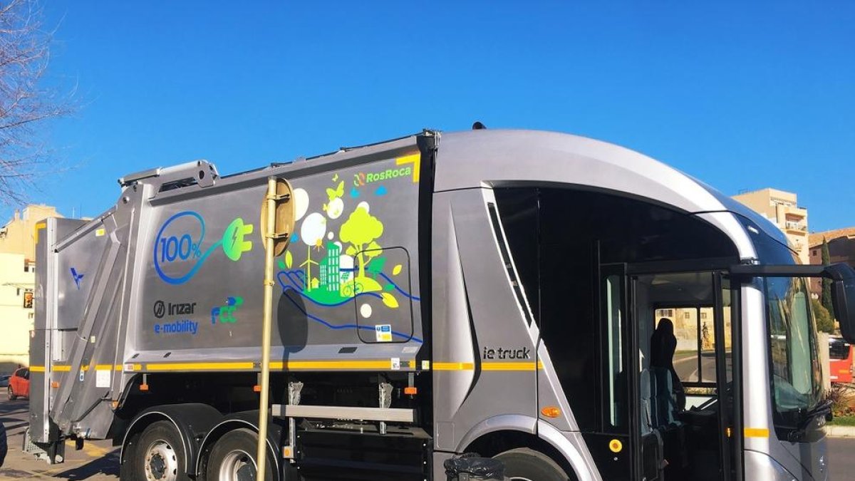 El Ayuntamiento de Tarragona pone a prueba un camión eléctrico de recogida selectiva