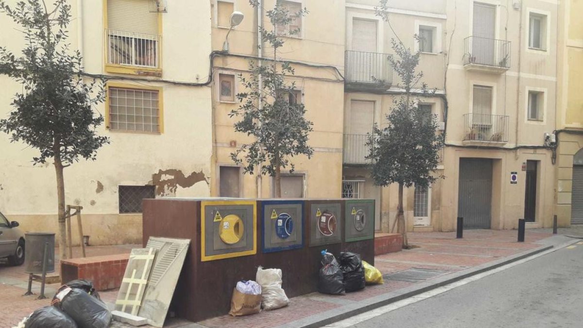 L'AV Harmonia del Carme demana contenidors de superfície al barri