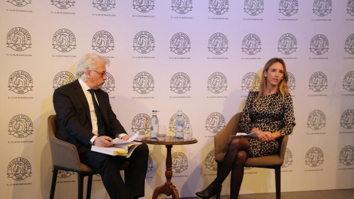 Álvarez de Todelo reclama a un líder por|para el constitucionalismo en Cataluña: «I si no lo encuentran, que se lo inventen»