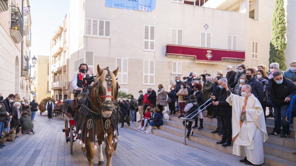 Els Tres Tombs recorren els carrers de Vila-seca per Sant Antoni