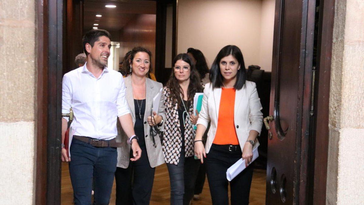 PSC, ERC, Junts i comuns acorden que el català sigui llengua vehicular i el castellà curricular