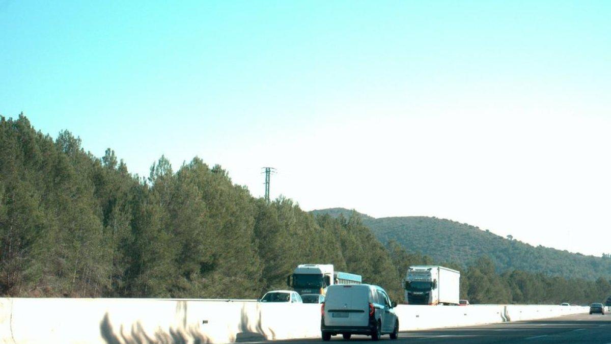 Denunciado un conductor para circular a 188 km/h por|para el AP7 en Tarragona