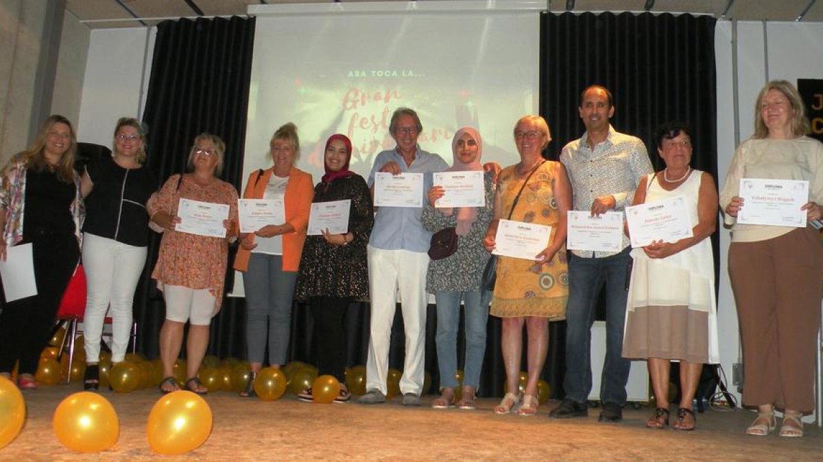 Reconocimiento a los alumnos de la Escuela de Adultos de Cambrils durante el 40.º aniversario