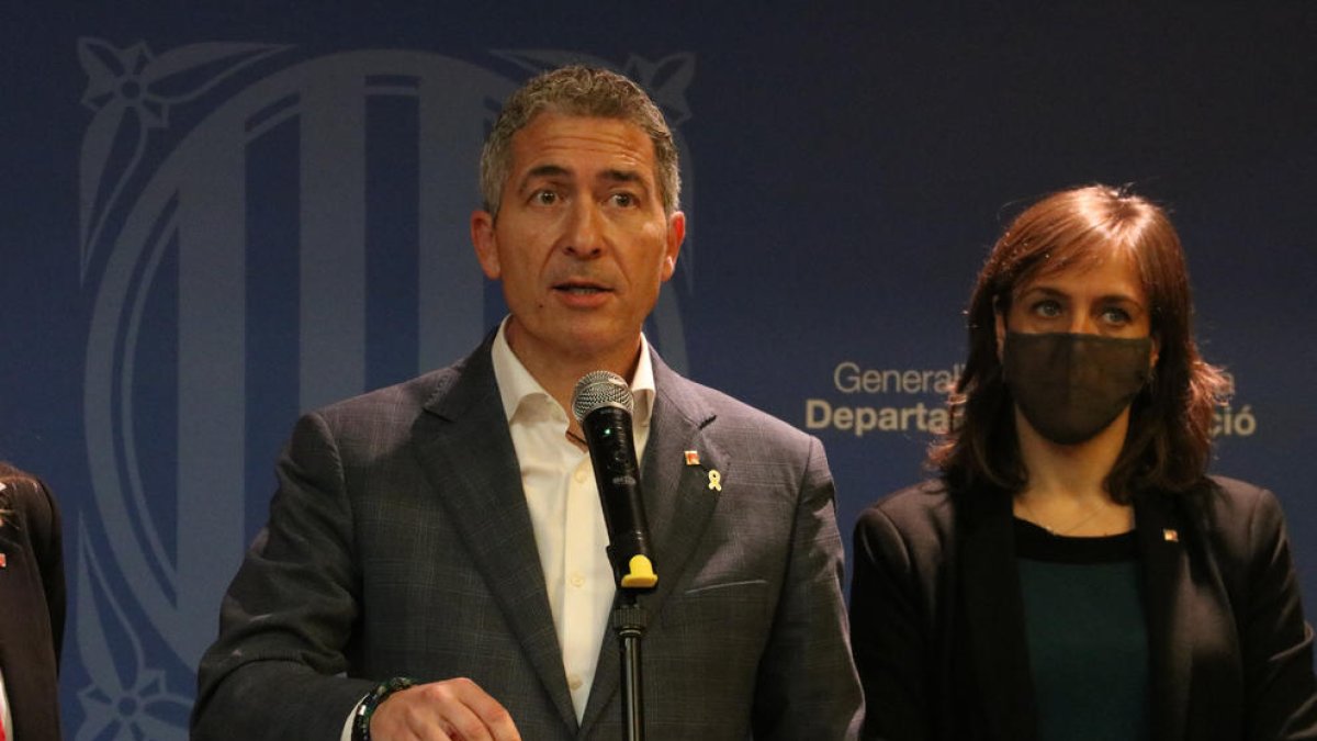 Los centros podrán seguir con los currículums actuales el próximo curso