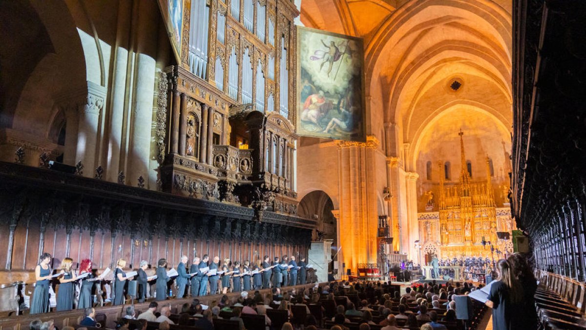 La Catedral se ilumina y se llena de música para despedir Santa Tecla