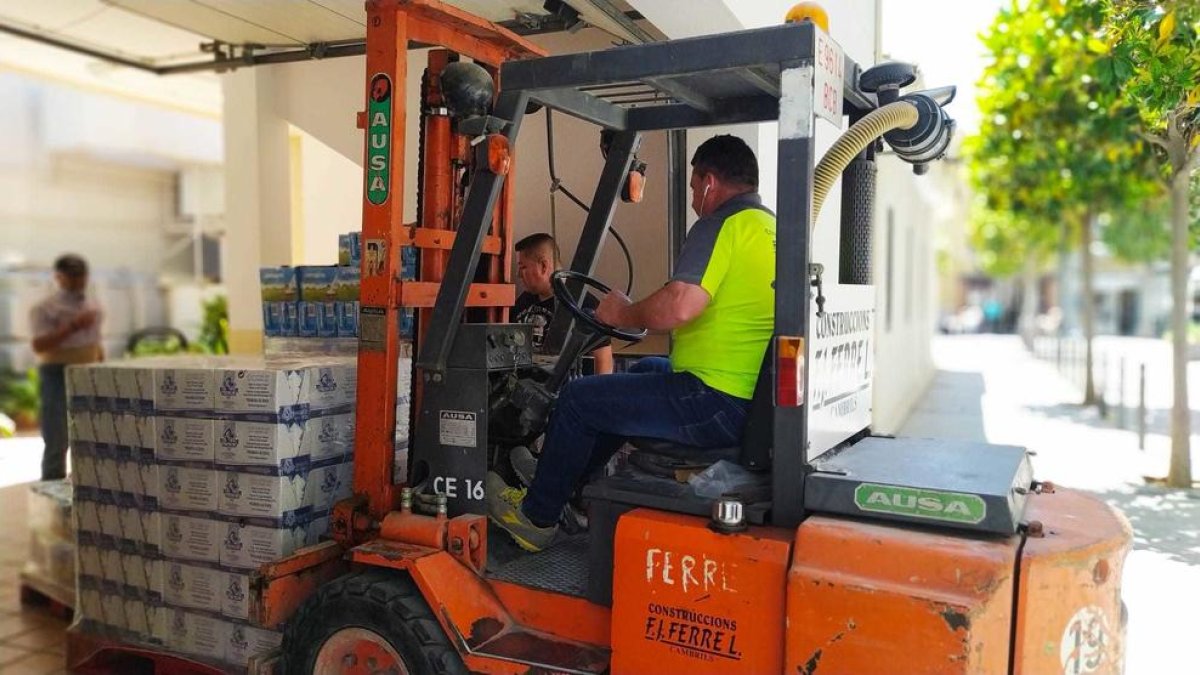 Càritas Sant Pere y Santa Maria de Cambrils reciben 16 toneladas de productos del Banco de Alimentos