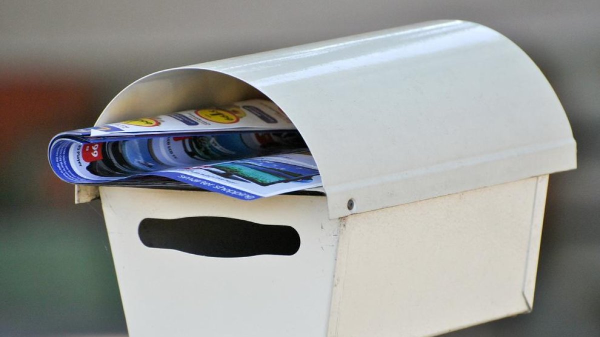 Almería: Detenida por empadronar a otras personas con datos que cogía de sus buzones