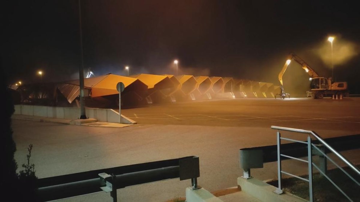 Derribado el peaje de Salou de la AP-7, el último que quedaba entero en la demarcación