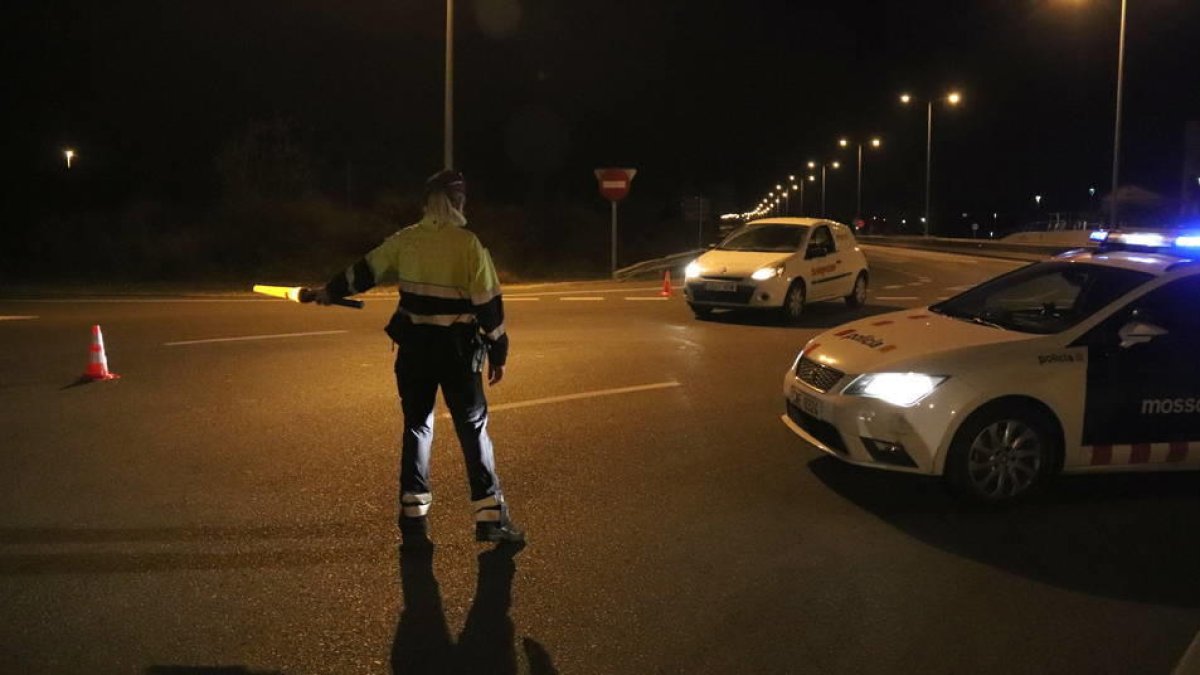 Sitges: Detenido un hombre y su hijo menor de edad a quien los padres habían hecho conducir porque habían bebido
