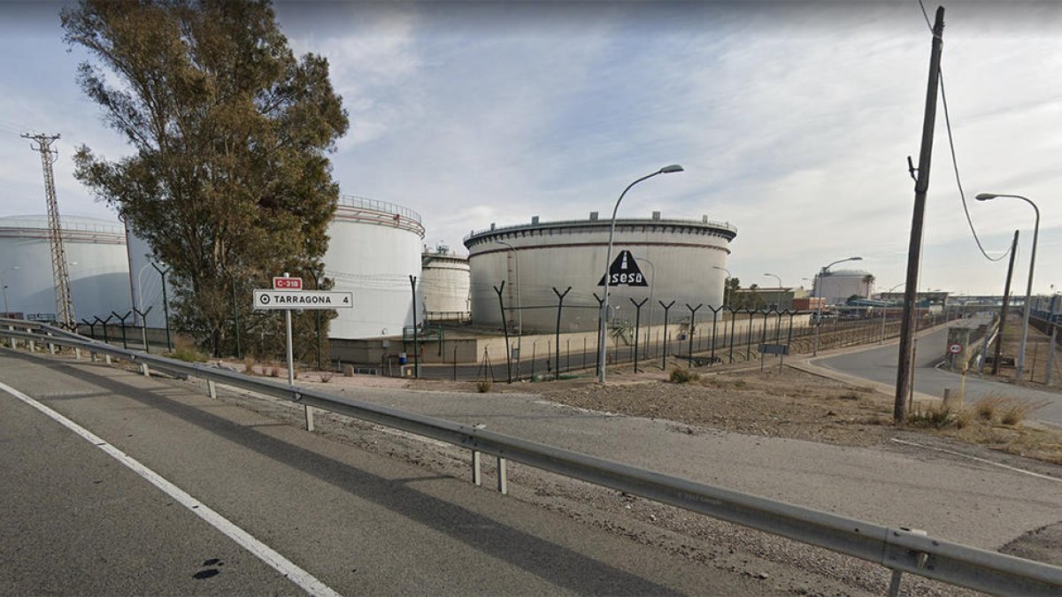 Un incidente en la empresa ASESA provoca un fuerte olor en gas o gasolina en Tarragona