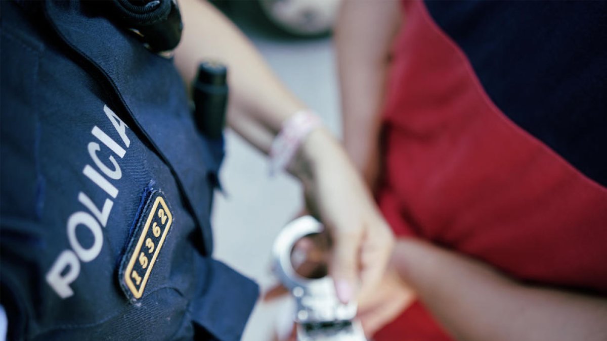 Ingressa a presó per vuit robatoris a botigues de Calafell, Barcelona i Mollet del Vallès