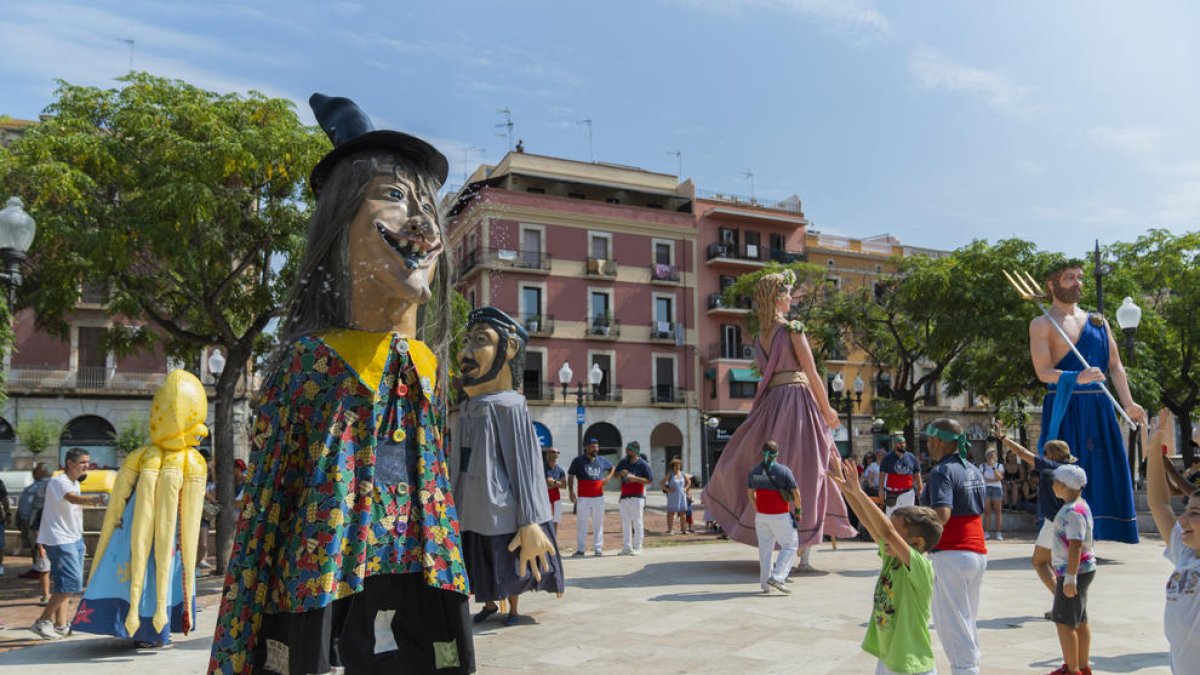 El barri del Port recupera les seves festes malgrat la situació econòmica