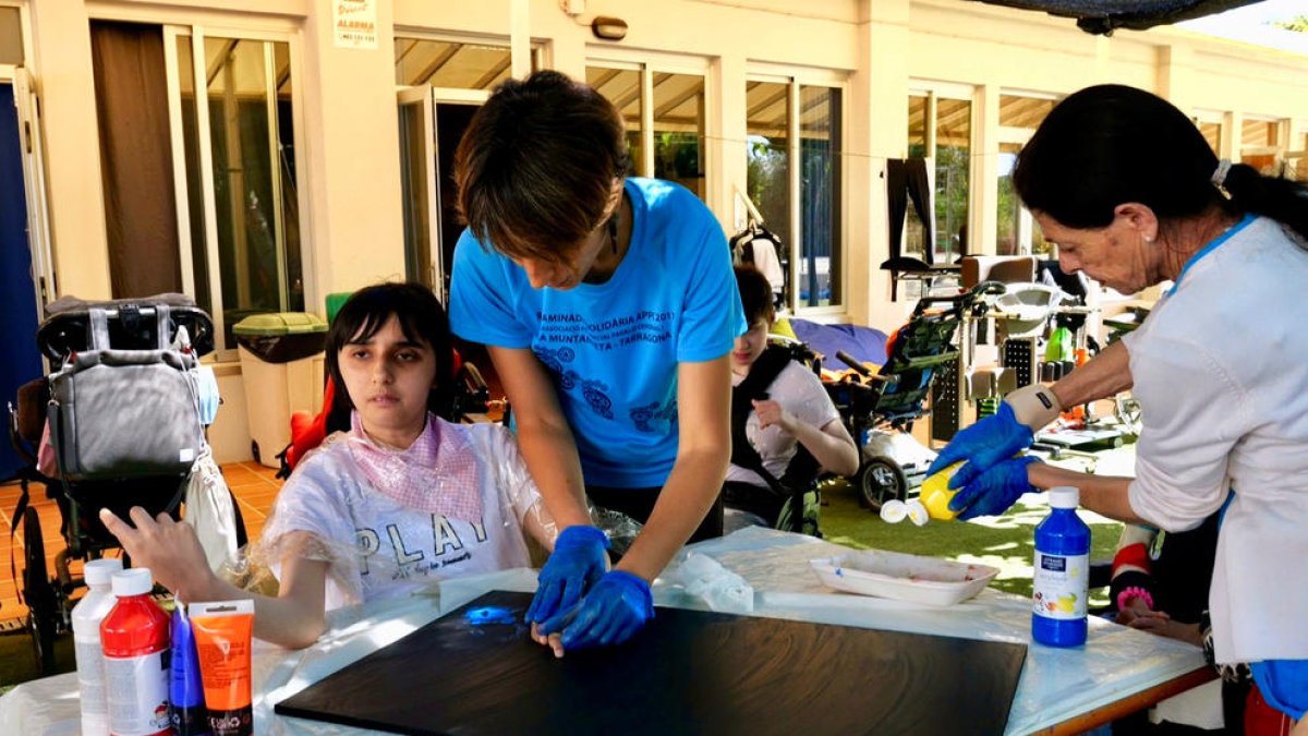 El Patio Jaime I acoge una exposición de la Fundación La Muntanyeta