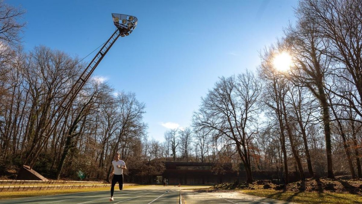 Una pista d'atletisme amagada al bosc