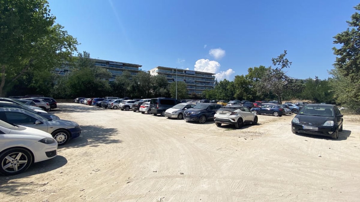 Salou habilita un solar con capacidad de aparcamiento para 300 vehículos
