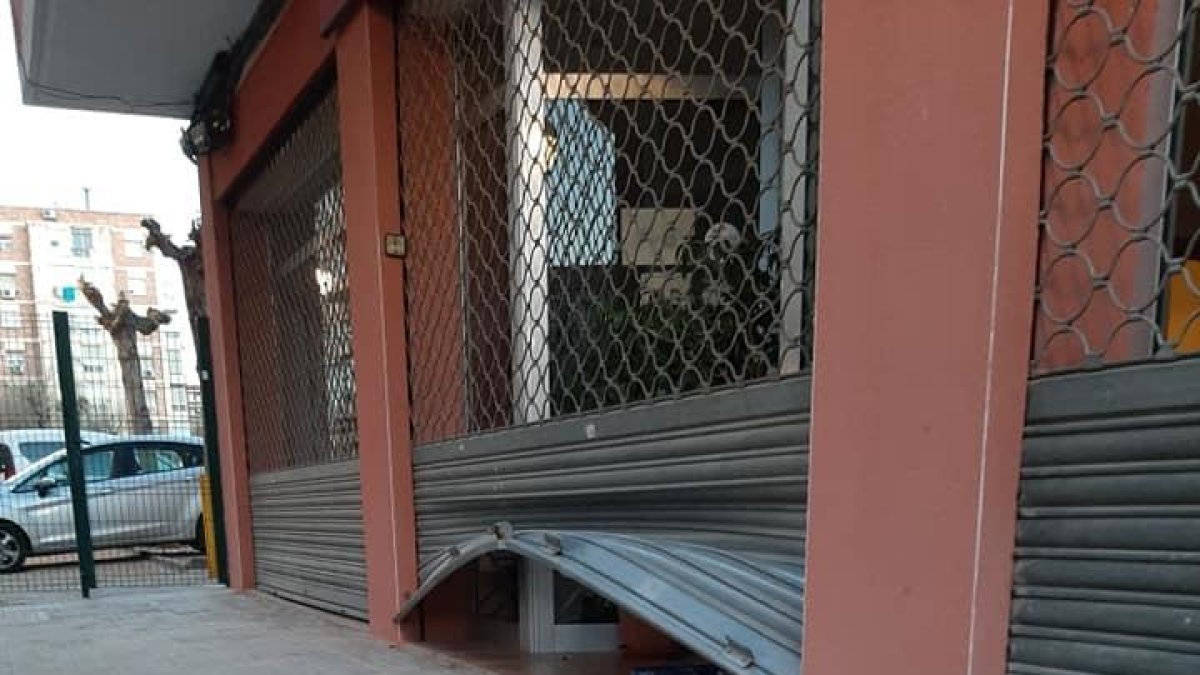 Entran con fuerza a tres negocios de Torregorta en una sola noche