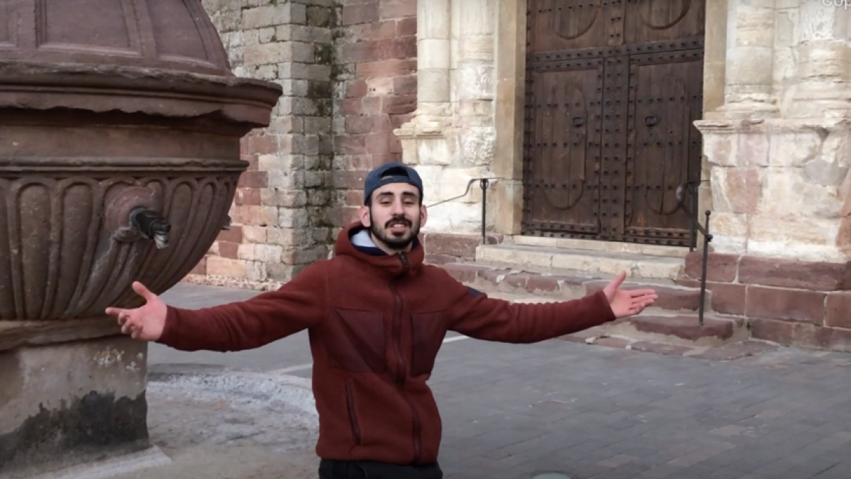 'Què passa gent? Veniu a la vila vermella'