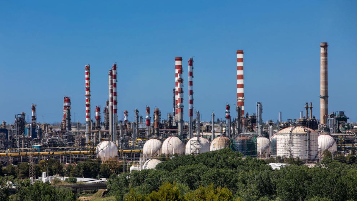 Els preus dels carburants continuen a la baixa i la gasolina se situa en els 1,680 euros per litre